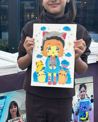 Anime Kız Ressam Seti - 20 x 30 cm Önçizimli Tuval, 2 Adet Fırça, Palet, Boyalar ve Şövale