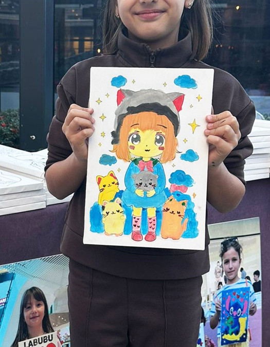 Anime Kız Ressam Seti - 20 x 30 cm Önçizimli Tuval, 2 Adet Fırça, Palet, Boyalar ve Şövale Anime Kız Ressam Seti - 20 x 30 cm Önçizimli Tuval, 2 Adet Fırça, Palet, Boyalar ve Şövale