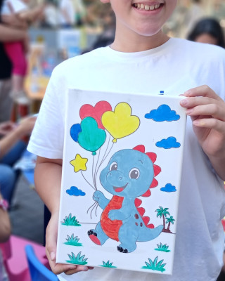 DinoBalon Çocuk Ressam Seti - 20 x 30 cm Önçizimli Tuval, 2 Adet Fırça, Palet, Boyalar ve Şövale