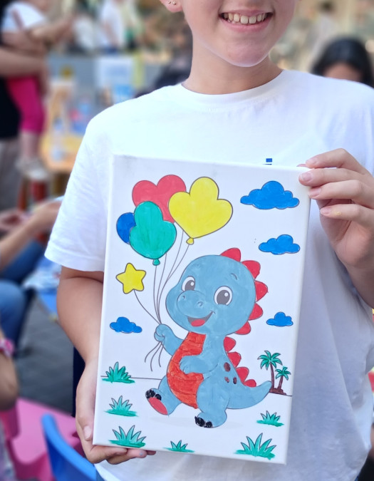 DinoBalon Çocuk Ressam Seti - 20 x 30 cm Önçizimli Tuval, 2 Adet Fırça, Palet, Boyalar ve Şövale DinoBalon Çocuk Ressam Seti - 20 x 30 cm Önçizimli Tuval, 2 Adet Fırça, Palet, Boyalar ve Şövale