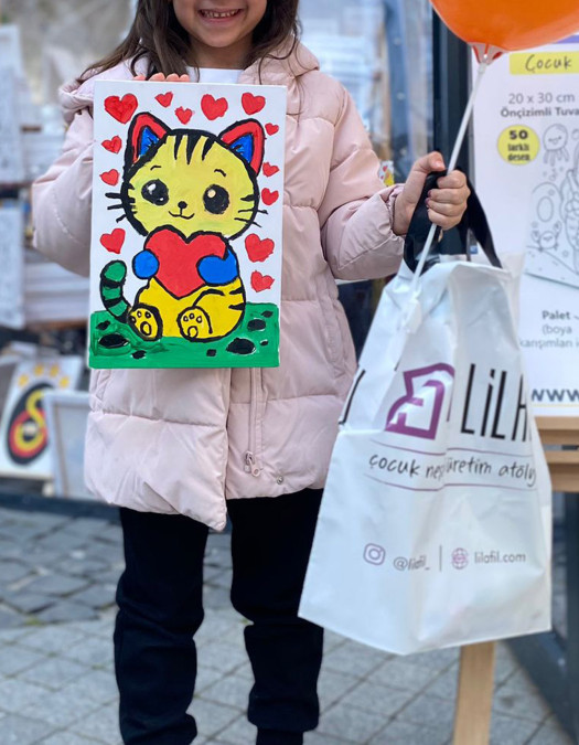 Kalpli Kedi Ressam Seti - 20 x 30 cm Önçizimli Tuval, 2 Adet Fırça, Palet, Boyalar ve Şövale