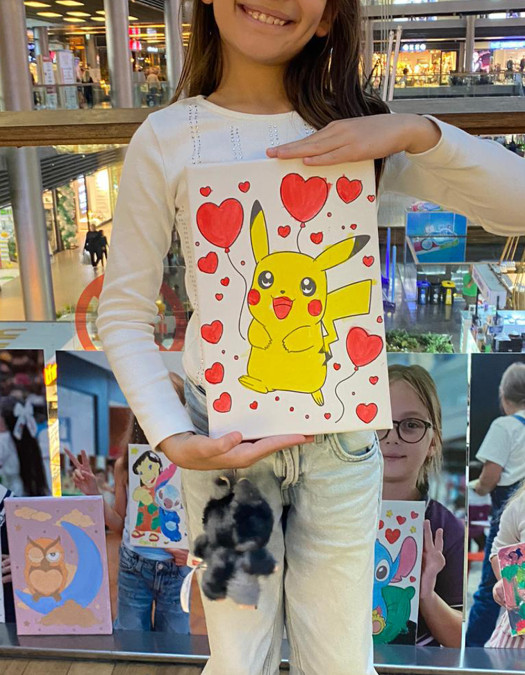 Pikaçuu Çocuk Ressam Seti - 20 x 30 cm Önçizimli Tuval, 2 Adet Fırça, Palet, Boyalar ve Şövale Pikaçuu Çocuk Ressam Seti - 20 x 30 cm Önçizimli Tuval, 2 Adet Fırça, Palet, Boyalar ve Şövale