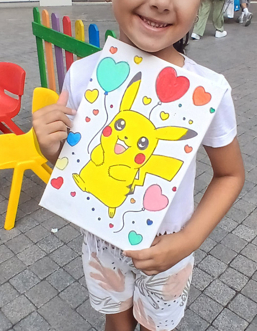 Pikaçuu Çocuk Ressam Seti - 20 x 30 cm Önçizimli Tuval, 2 Adet Fırça, Palet, Boyalar ve Şövale Pikaçuu Çocuk Ressam Seti - 20 x 30 cm Önçizimli Tuval, 2 Adet Fırça, Palet, Boyalar ve Şövale