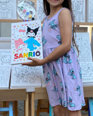 San Rio Çocuk Ressam Seti - 20 x 30 cm Önçizimli Tuval, 2 Adet Fırça, Palet, Boyalar ve Şövale