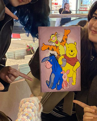 Winny Çocuk Ressam Seti - 20 x 30 cm Önçizimli Tuval, 2 Adet Fırça, Palet, Boyalar ve Şövale