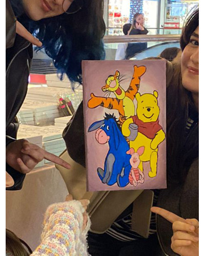 Winny Çocuk Ressam Seti - 20 x 30 cm Önçizimli Tuval, 2 Adet Fırça, Palet, Boyalar ve Şövale Winny Çocuk Ressam Seti - 20 x 30 cm Önçizimli Tuval, 2 Adet Fırça, Palet, Boyalar ve Şövale