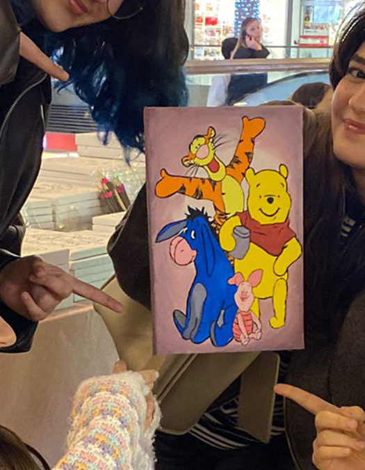 Winny Çocuk Ressam Seti - 20 x 30 cm Önçizimli Tuval, 2 Adet Fırça, Palet, Boyalar ve Şövale Winny Çocuk Ressam Seti - 20 x 30 cm Önçizimli Tuval, 2 Adet Fırça, Palet, Boyalar ve Şövale