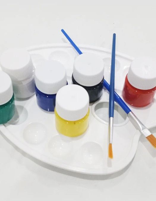 Amatör Ressam Seti - 12 Gözlü Palet + 2 Adet Fırça + 6'lı Akrilik Boya Takımı Amatör Ressam Seti - 12 Gözlü Palet + 2 Adet Fırça + 6'lı Akrilik Boya Takımı